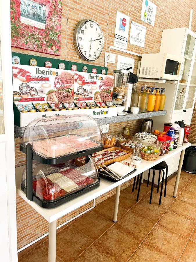 Hostal El Faro Chipiona Bagian luar foto
