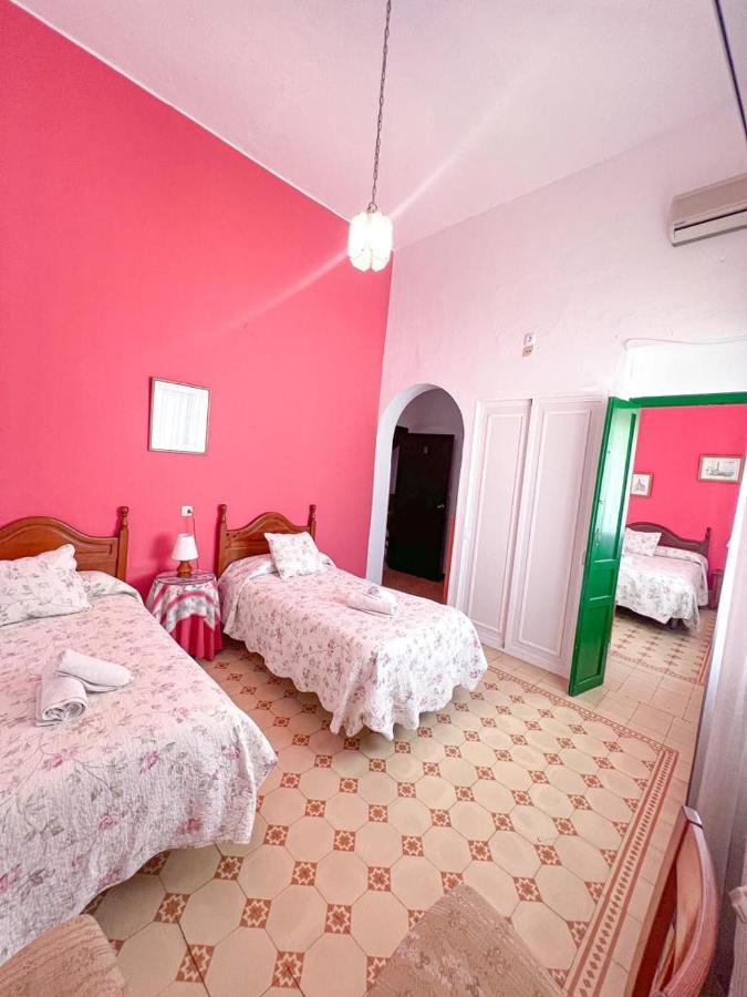 Hostal El Faro Chipiona Bagian luar foto