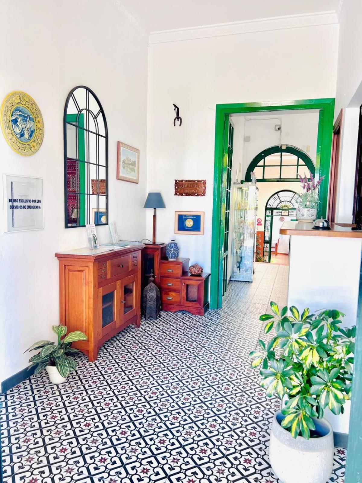 Hostal El Faro Chipiona Bagian luar foto