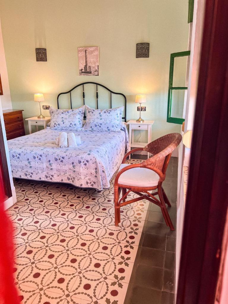 Hostal El Faro Chipiona Bagian luar foto
