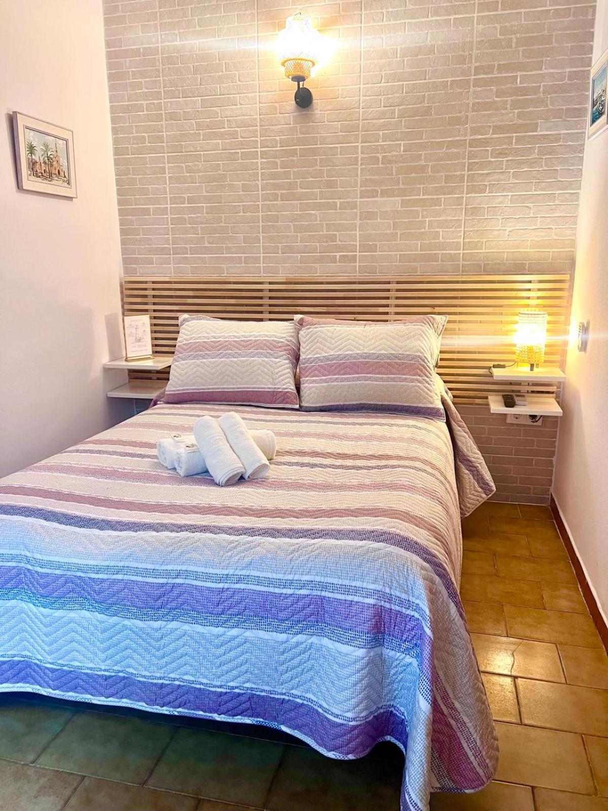 Hostal El Faro Chipiona Bagian luar foto