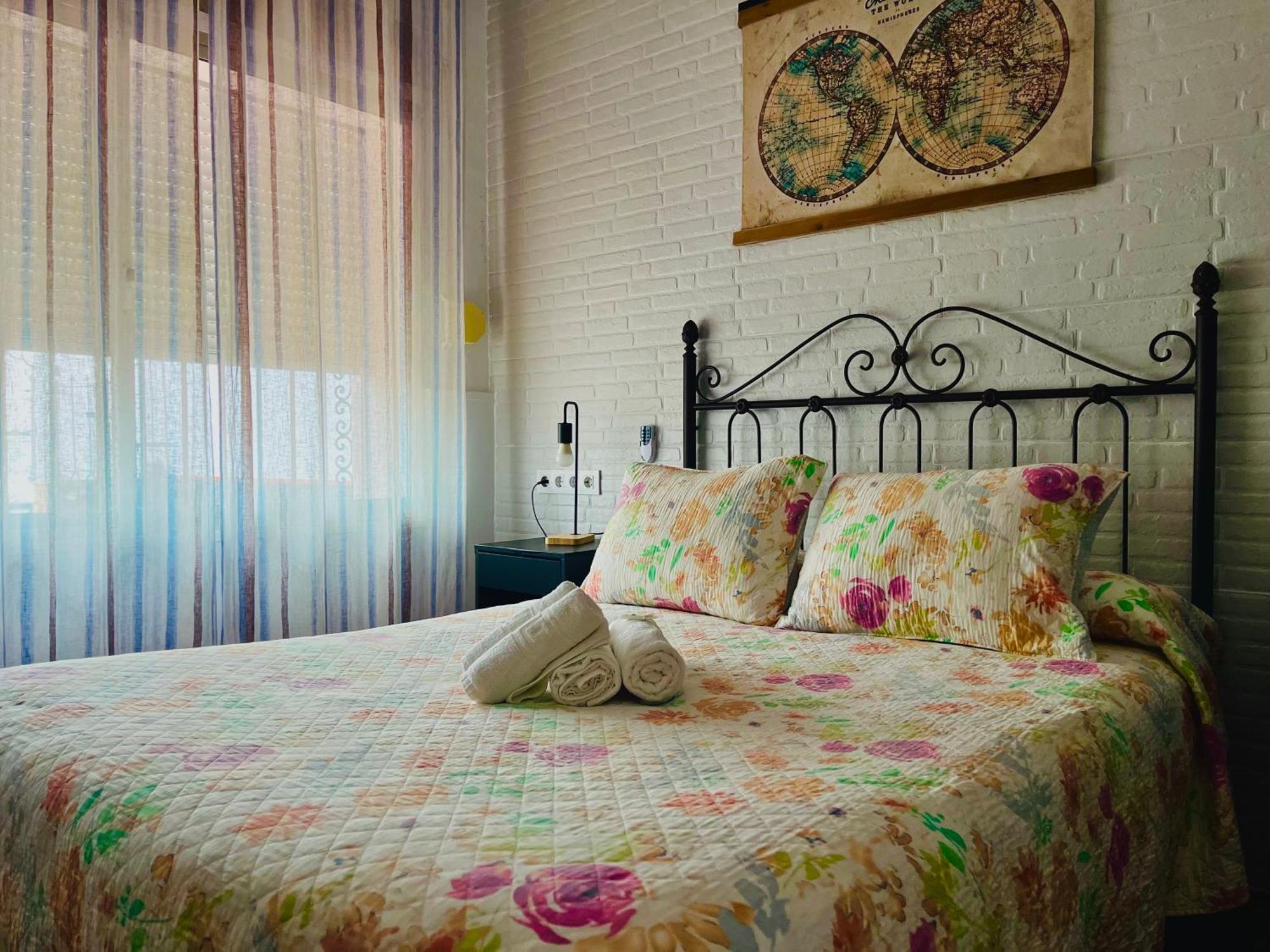 Hostal El Faro Chipiona Bagian luar foto