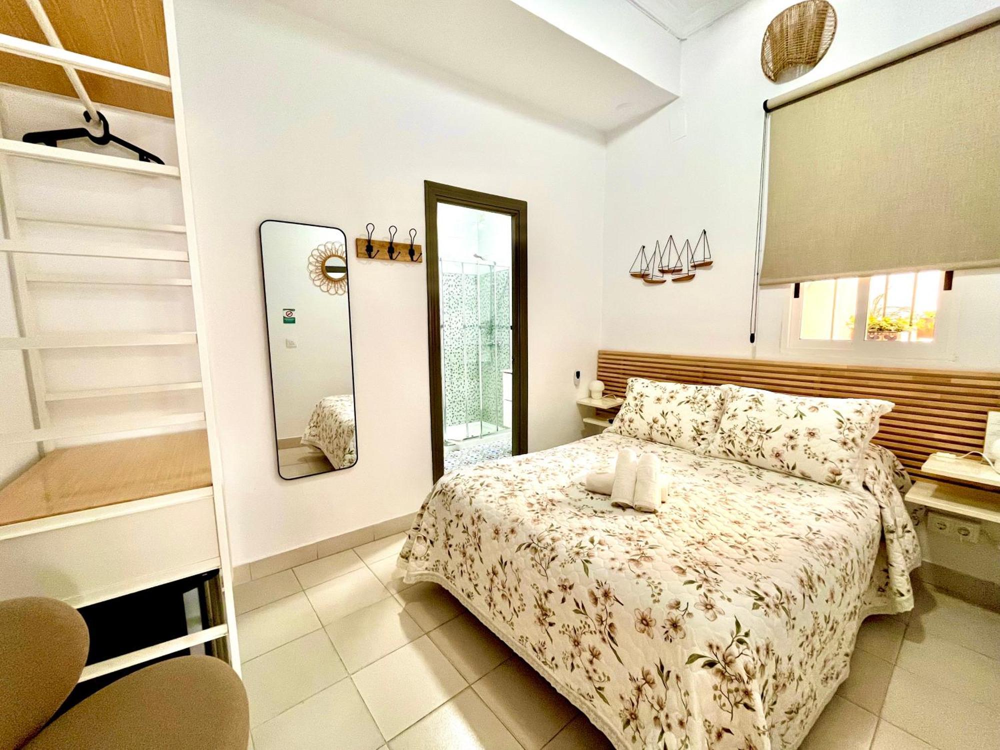 Hostal El Faro Chipiona Bagian luar foto