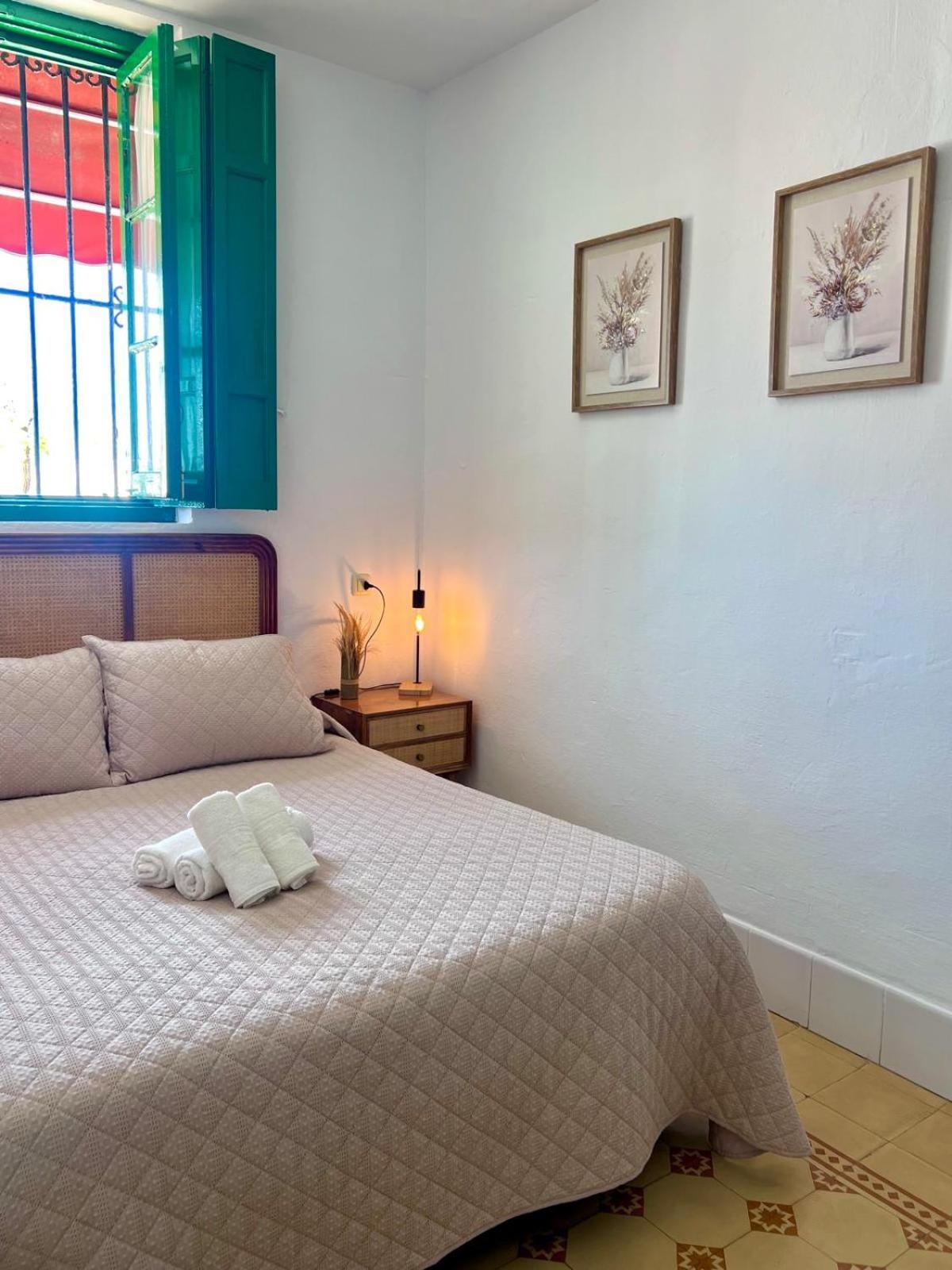 Hostal El Faro Chipiona Bagian luar foto