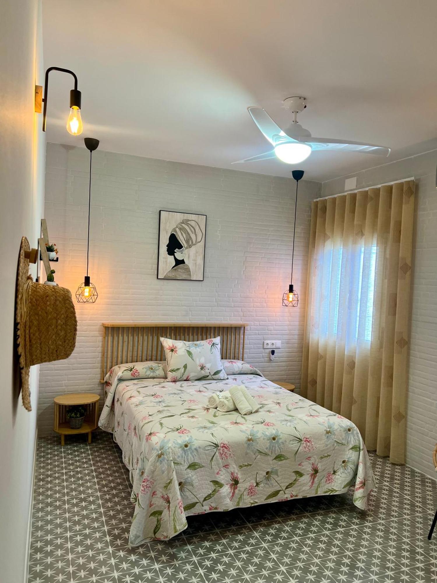 Hostal El Faro Chipiona Bagian luar foto