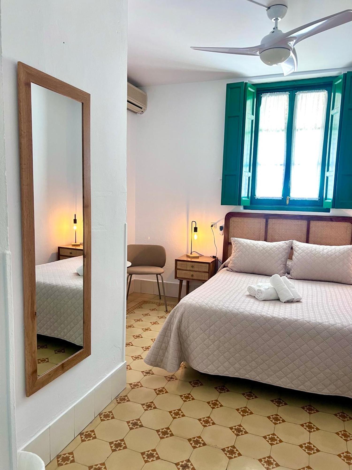 Hostal El Faro Chipiona Bagian luar foto