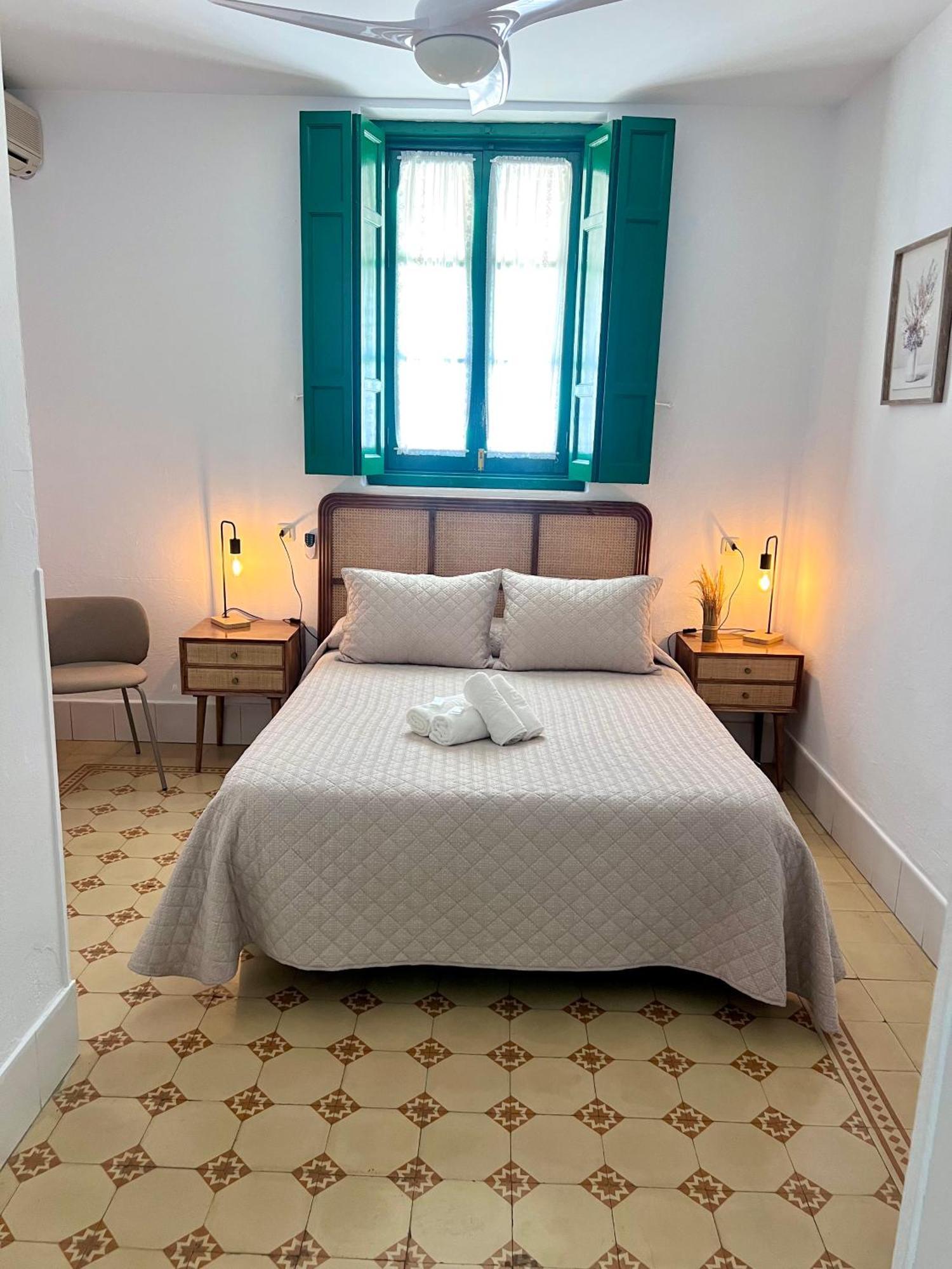 Hostal El Faro Chipiona Bagian luar foto